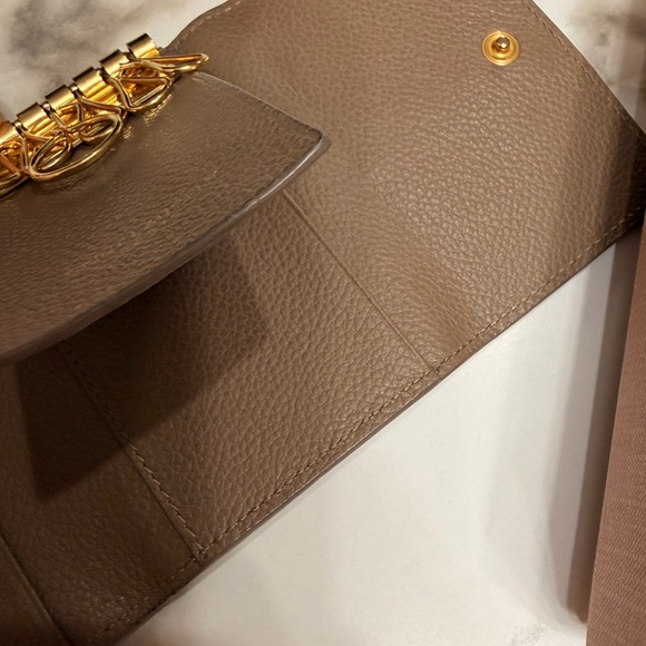 SAINT LAURENT Grained Calfskin Monogram Key Case YSL beige w/COA - Picture 8 of 13